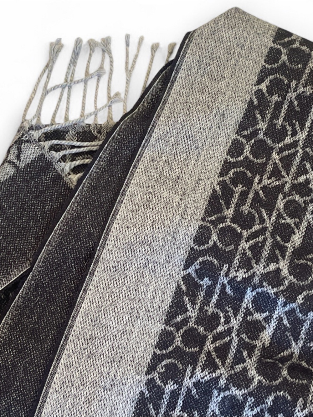 2/25$✨ CK LOGO Designer-like Scarf Reversible Black & Gray Patterned Fringe